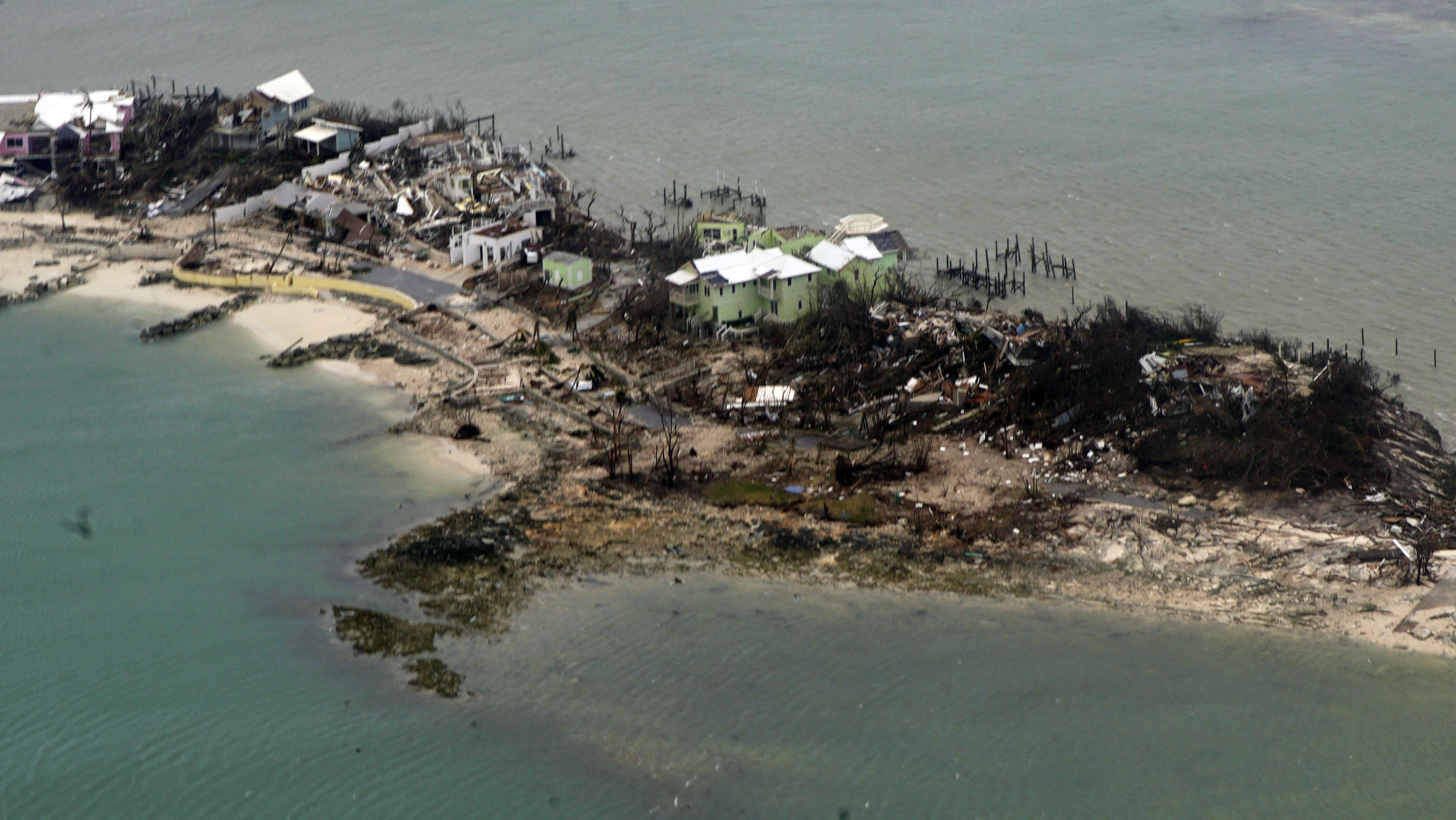 Разрушение островов. Разрушенный остров. Багамские острова шторм. Остров Белиз после урагана. Город фортмаярс Уракан.